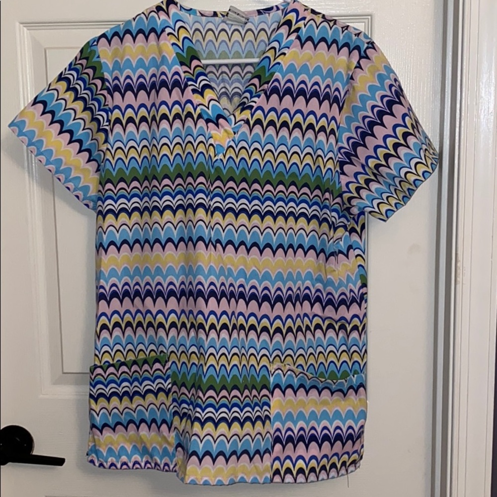 Patterned scrub top